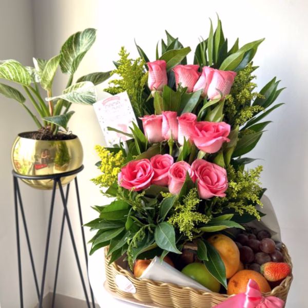 Arreglo de flores a Domicilio Bogotá – Flores con canasta de frutas