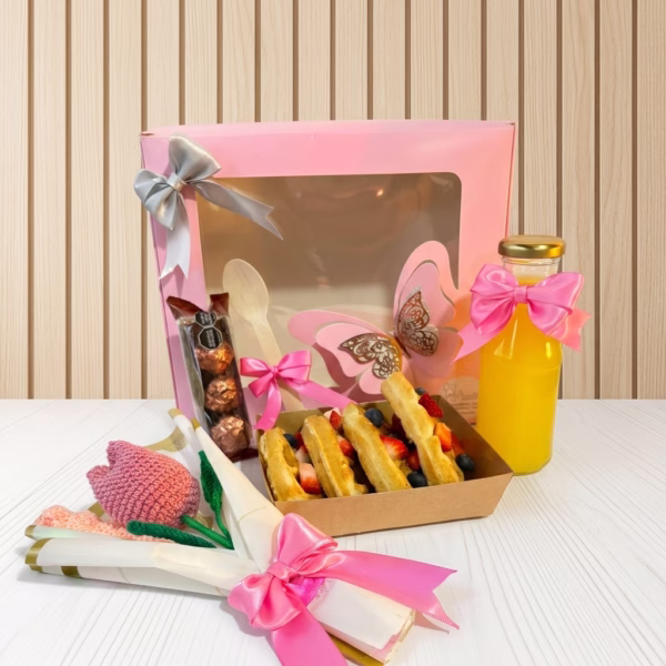 Desayunos Sorpresa Bogotá Día de la Madre – Caja Rosada Mariposa Relieve